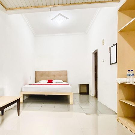 Reddoorz Syariah At Sipayung Homestay Stabat Exterior photo