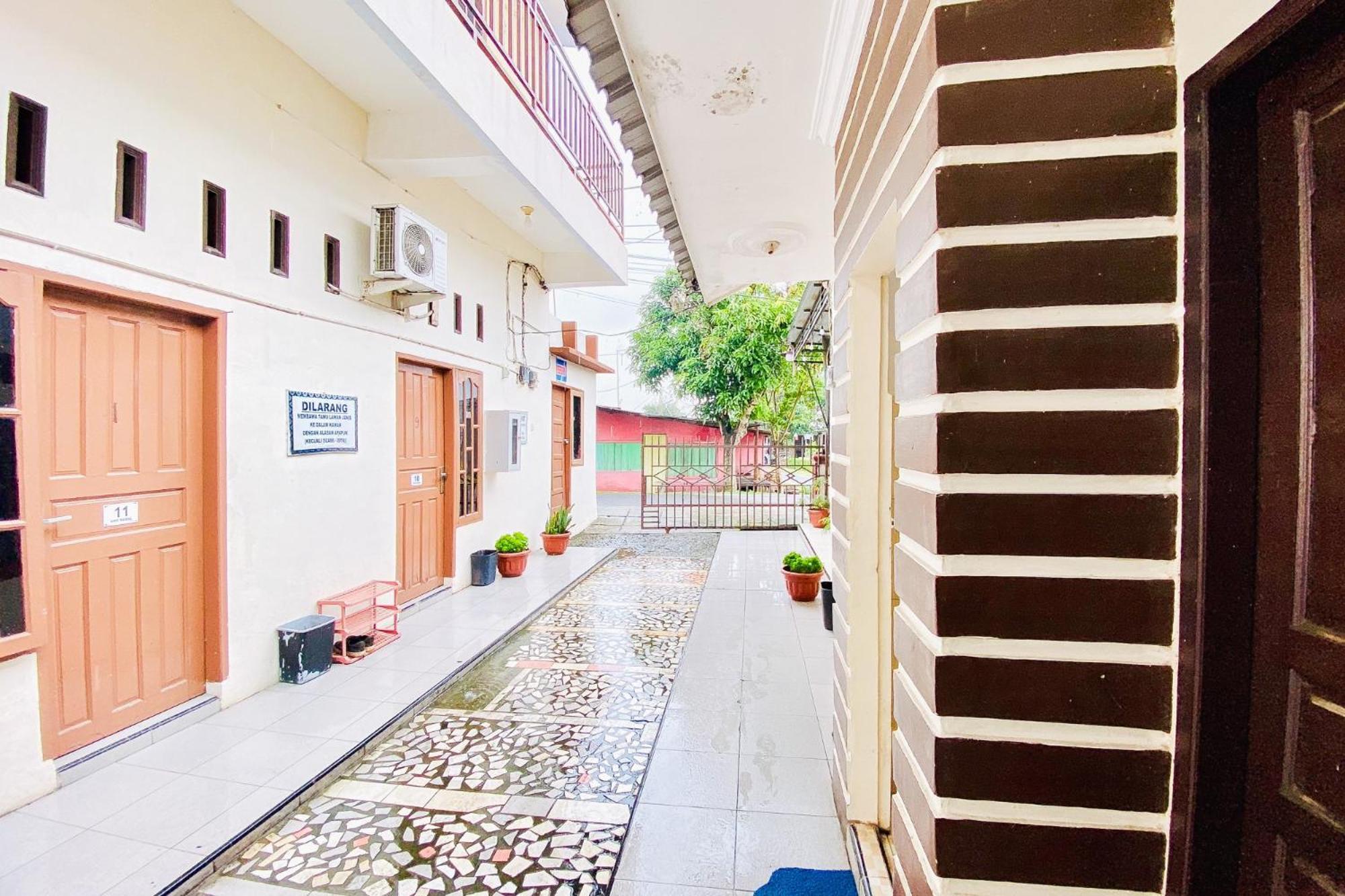 Reddoorz Syariah At Sipayung Homestay Stabat Exterior photo