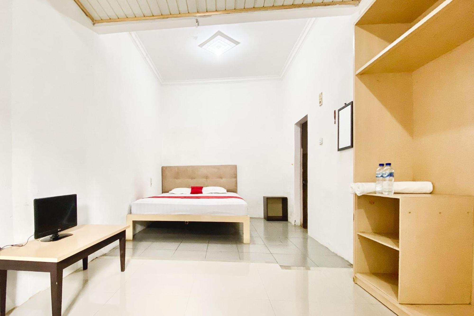 Reddoorz Syariah At Sipayung Homestay Stabat Exterior photo