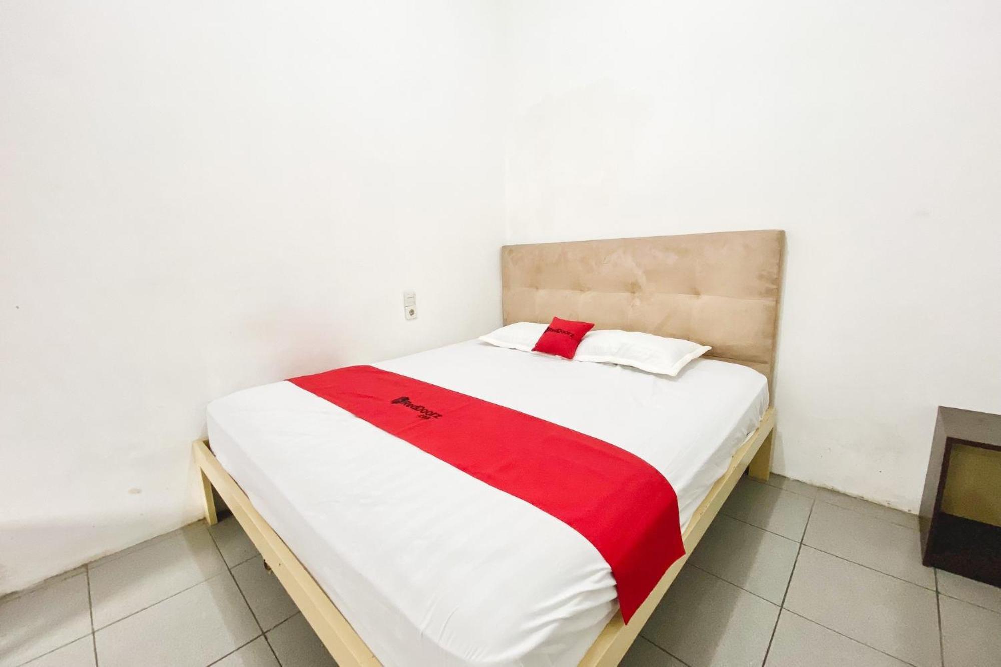 Reddoorz Syariah At Sipayung Homestay Stabat Exterior photo