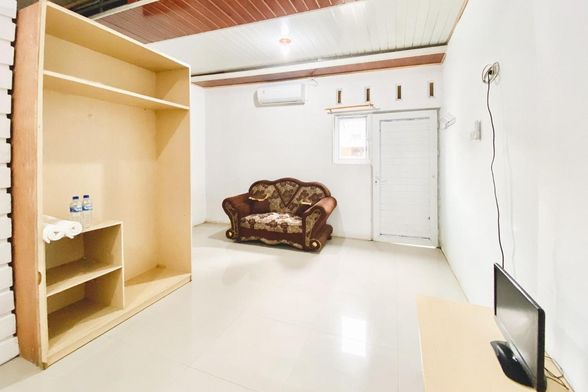 Reddoorz Syariah At Sipayung Homestay Stabat Exterior photo