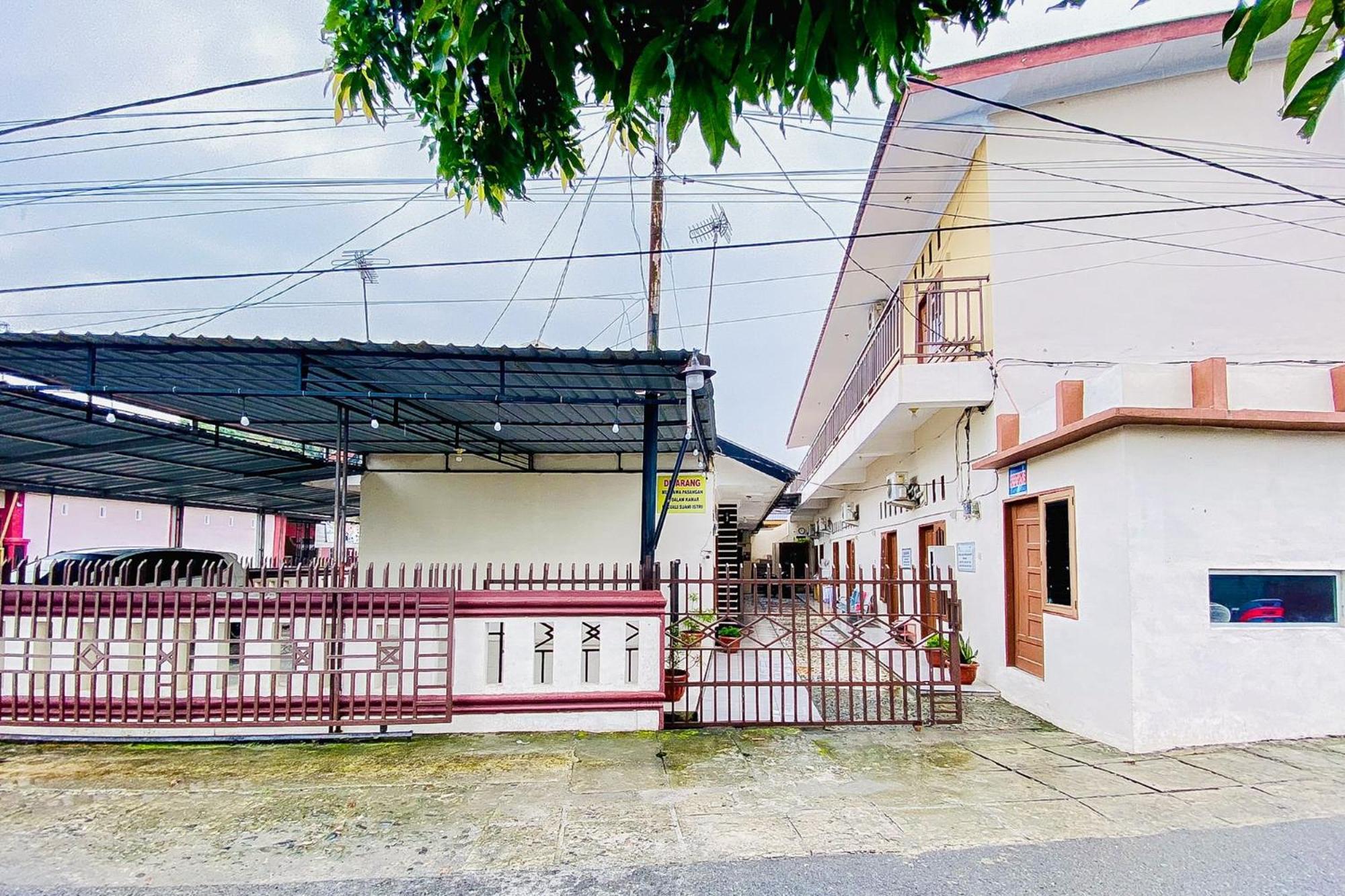 Reddoorz Syariah At Sipayung Homestay Stabat Exterior photo